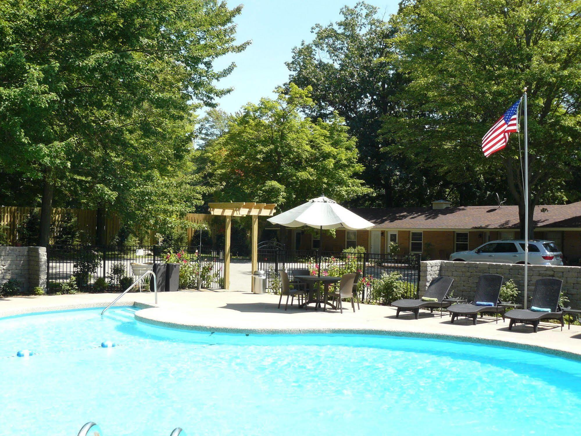The Saugatuck Retro Resort Экстерьер фото