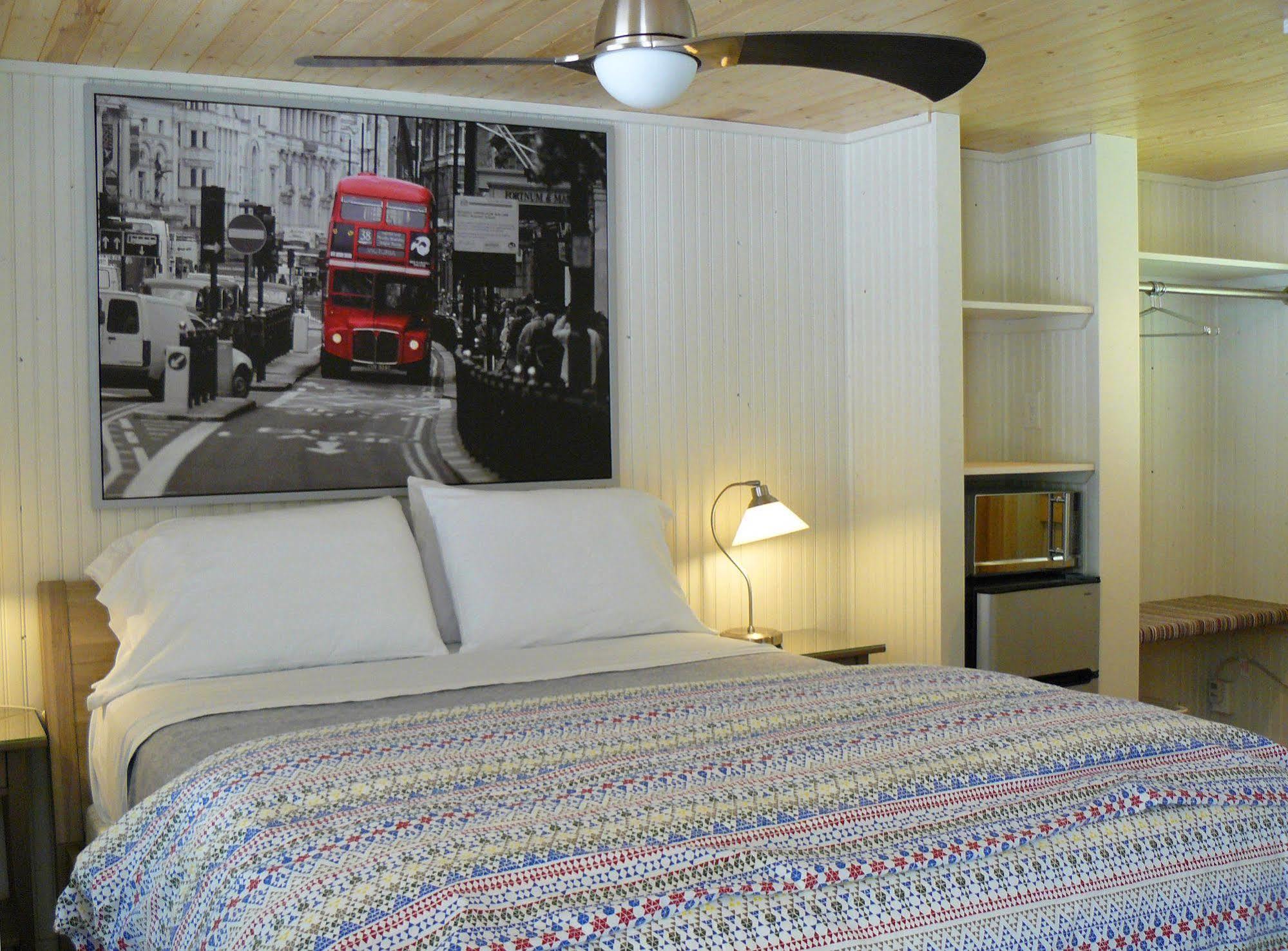 The Saugatuck Retro Resort Экстерьер фото