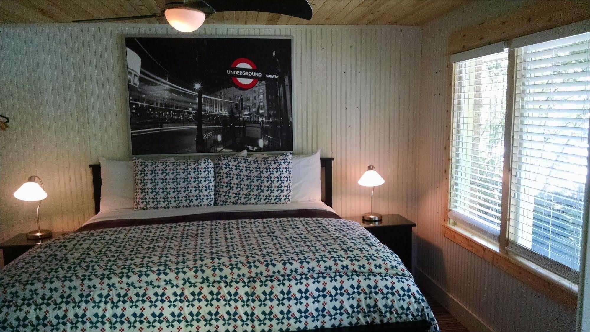 The Saugatuck Retro Resort Экстерьер фото